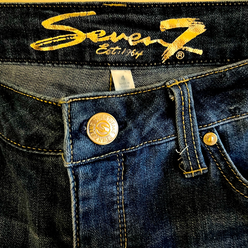 Seven for all Mankind size 4 shorts